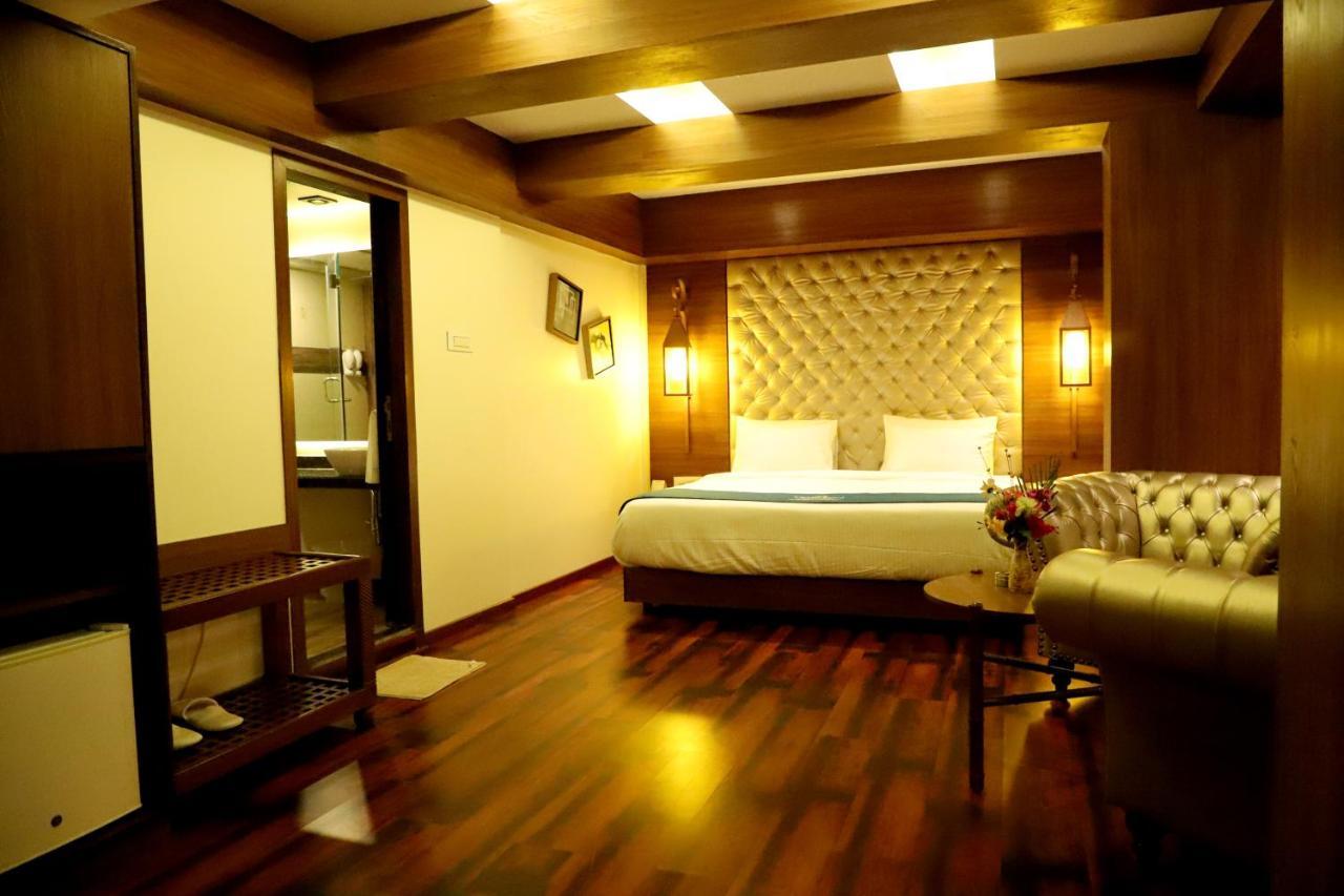 Hotel Reyansh Grand Boisar Exterior photo